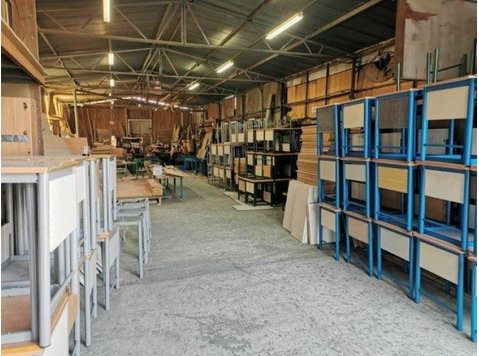 Nice ground floor Warehouse in Agia Fylaxi area in Limassol… - Maisons