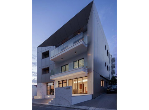 Office building consisting of 3 floors in Limassol, located… - Hus