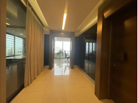Outstanding commercial building of 7 floors with total area… - Maisons