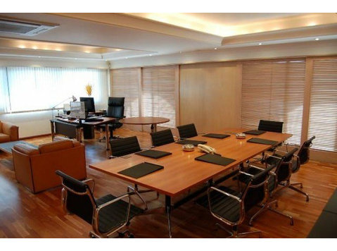Outstanding offices in prime location with stunning sea… - Dom