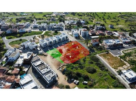 Presenting a 528sq.m. corner building plot in the area of… - Nhà
