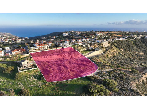 Residential field, extending to about 8,362 sq.m. in total.… - Houses