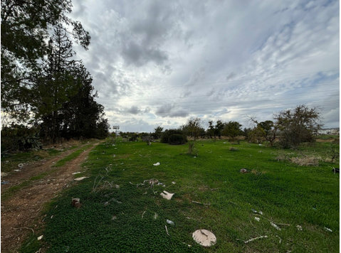 Residential land for rent in Kato Polemidia, offering a… - Куће