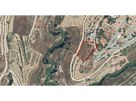 Residential land for sale located in Agios Amvrosios… - בתים