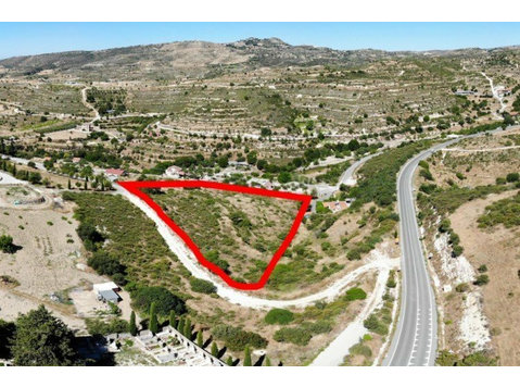 Residential land in Agios Amvrosios village, in Limassol .… - Huizen