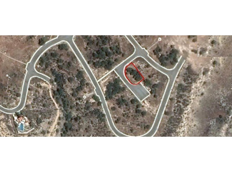 Residential plot in Pissouri village, in Limassol.It has an… - Müstakil Evler