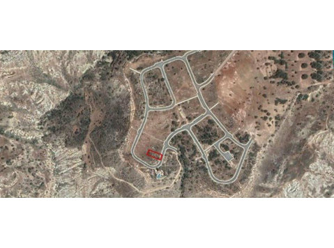 Residential plot in Pissouri village, in Limassol.It has an… - Houses