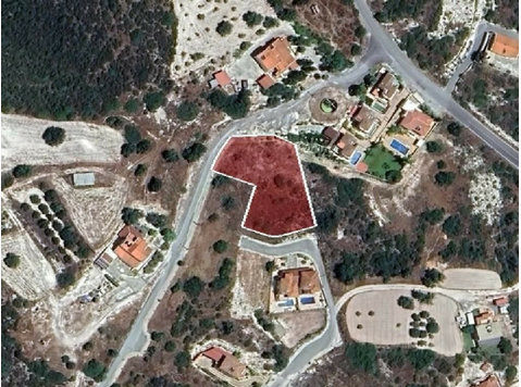 Residential plot in Pissouri village of Limassol district.… - Müstakil Evler
