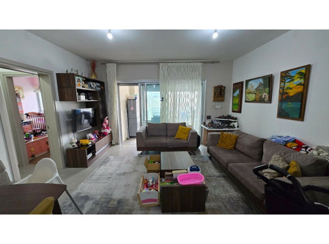 Situated on the 1st floor of a well-maintained 3-storey… - Rumah