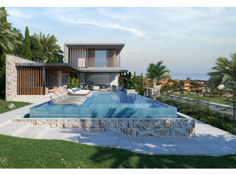 Super luxury detached 6 to 7 bedrooms villa with panoramic… - Houses