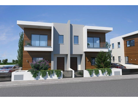 The Residences are located at the heart of Limassol’s… - Casas