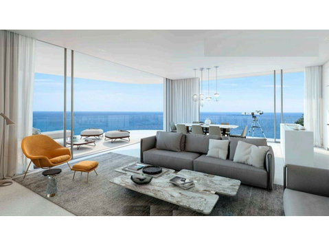 The apartment is a stunning property on the 3rd floor, an… - Houses