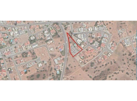 The property is a 1/3 share of a residential land in… - Houses