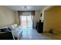 This 3-bedroom apartment on the 7th floor of a 10-storey… - Maisons