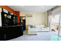 This 3-bedroom apartment on the 7th floor of a 10-storey… - Σπίτια