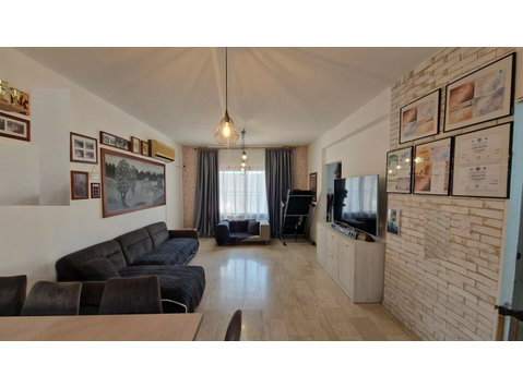 This 3-bedroom townhouse is located in the heart of Mesa… - Houses