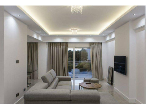 This beautiful apartment has been renovated to a very high… - منازل