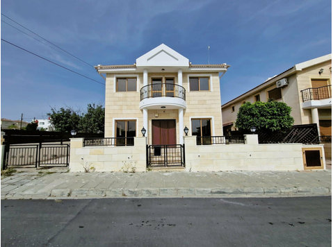 This delightful two-storey house, boasting high ceilings,… - Majad