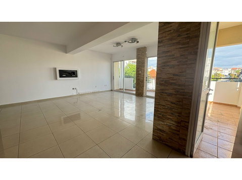 This ideal living place is located in Petrou and Pavlou… - Nhà
