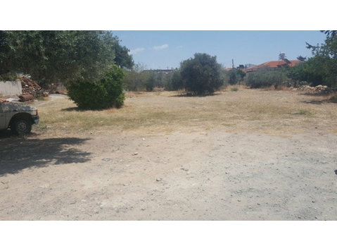 This is a big residential plot for sale in Ypsonas area.… - Houses