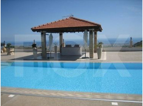 This is a outstanding sea view bungalow in Agios Athanasios… - Дома