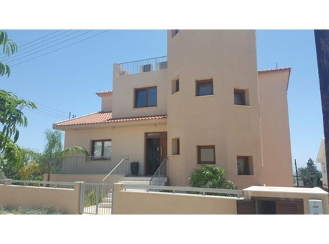 This is an amazing 6 bedrooms detached house in Ayia Fyla… - வீடுகள் 