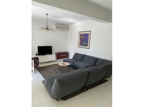 This lovely 3 bedroom front line apartment is in the prime… - منازل