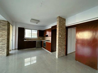 This lovely and spacious 3 bedroom, apartment is in a…