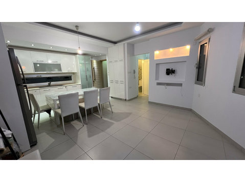 This lovely apartment of 79sqm and 11sqm veranda features… - Hus