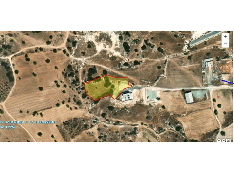 This lovely exclusive plot is in the newly built area of… - Houses