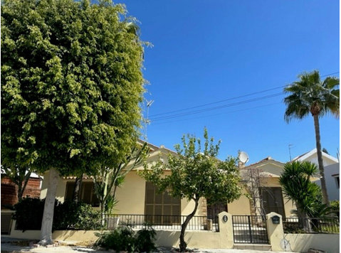 This lovely well-appointed 3 bedroom 3 bathroom property is… - منازل