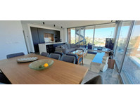 This luxurious three bedroom penthouse boasts a spacious… - Müstakil Evler