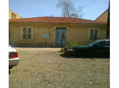 This property has a plot size of 424m²,covered area 225m²… - Houses