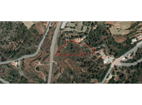 This property is a 1/2 share of land in Kellaki village,… - منازل