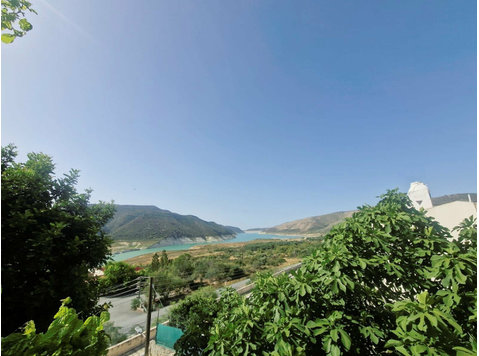 This property is in Alassa area offering lovely views of… - Maisons