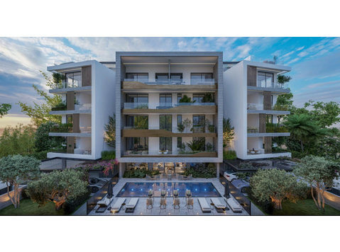 This stunning four floor luxury building in Germasogeia,… - Rumah