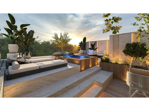 This stunning four floor luxury building in Germasogeia,… - Houses