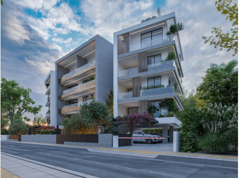 This stunning four floor luxury building in Germasogeia,… - Rumah