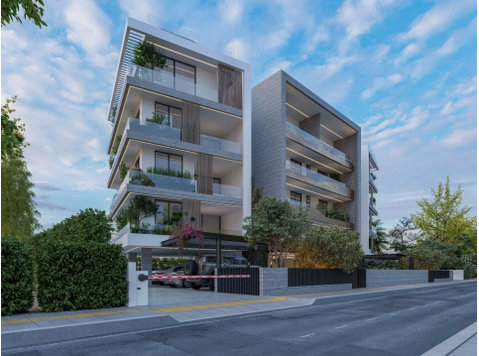 This stunning four floor luxury building in Germasogeia,… - Rumah