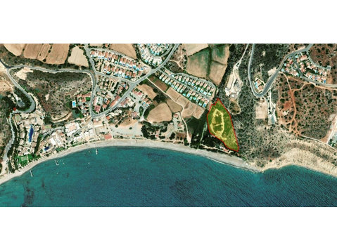 This stunning piece of land for sale in Pissouri, Limassol… - בתים