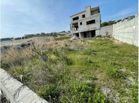 This unfinished property is in the sought after location of… - منازل