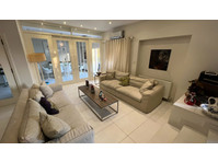 Three bedroom Villa plus One bedroom apartment attached to… - منازل