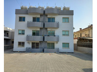 Three-storey building in an excellent location of Ypsonas… - خانه ها