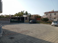 Three-storey building in an excellent location of Ypsonas… - Σπίτια