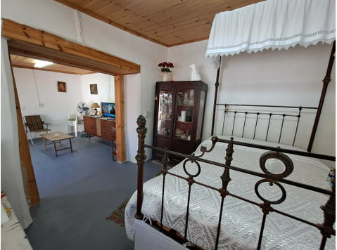 Village house available in the quiet location of Sanida.… - Häuser