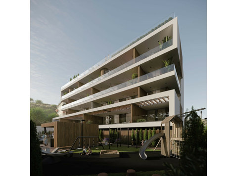We are delighted to introduce this luxurious,… - Houses