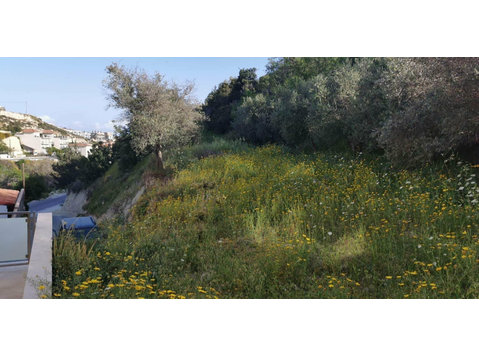 We are happy to present to you this 1042sqm piece of land… - בתים