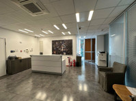 Whole floor of luxury offices ( two separate title deeds).… - Къщи