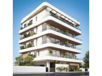 With just 7 exquisite park-view apartments spread across 4… - Maisons