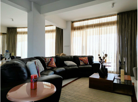 he Apartment is Located in Agia Zoni Street which is… - Rumah